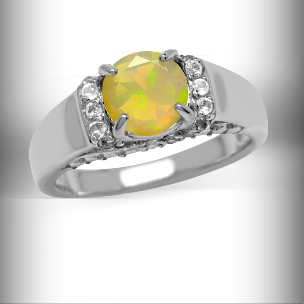 Stunning White Gold Opal Filigree Ring